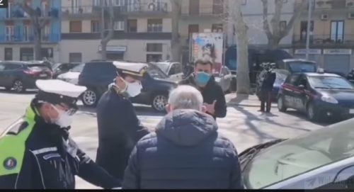 Bari - Decaro riprende anziano, “Ma secondo te io non voglio andare dai miei? Lo faccio per te”: 530 euro di multa