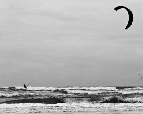 Tragedia durante kitesurfing a Vieste: muore 63enne di Foggia