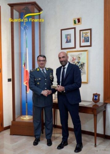 Vito Leccese in visita presso la Gdf Puglia