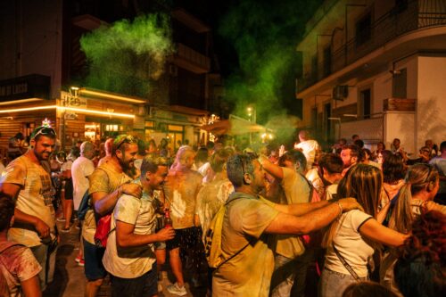 Cromà Mattinata 2026: programma, date e la Sunset Color Run dal 24 al 26 luglio