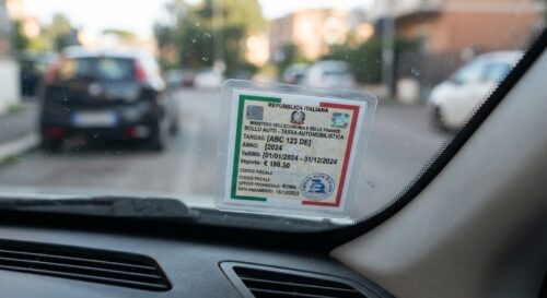 Allarme truffe bollo auto, Codici svela il nuovo phishing: attenti ai falsi siti istituzionali