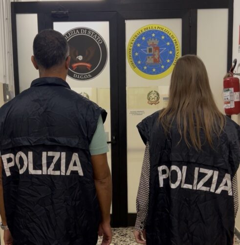 Bari, baby-gang pronta a saccheggiare il centro: blitz e sequestri della Digos
