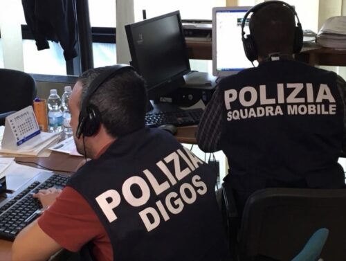Bari, blitz Polizia sventa un saccheggio: fermata banda di giovani