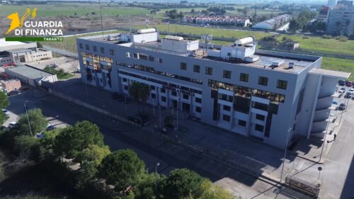 Frode nel commercio all'ingrosso di alimentari a Taranto: la Guardia di Finanza sequestra beni per 1,2 milioni